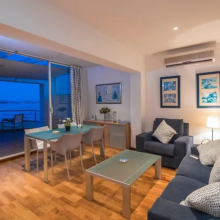 Semesterbostad Beachfront Tanamar